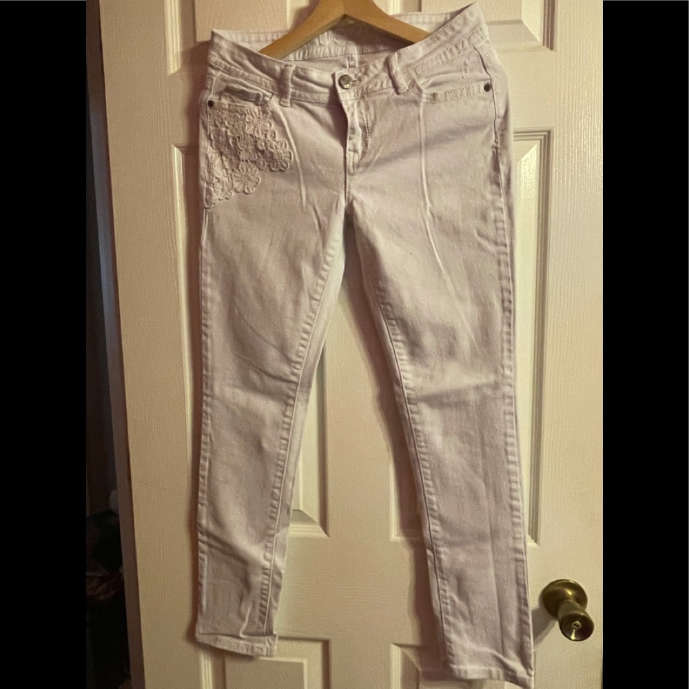 Rue21 white jeans sz 7/8R designs